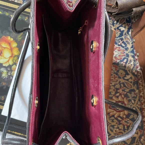 Chanel Quilted Dark Brown Leather Shoulder Bag Preowned CC Logo Authentic - Picture 16 of 16